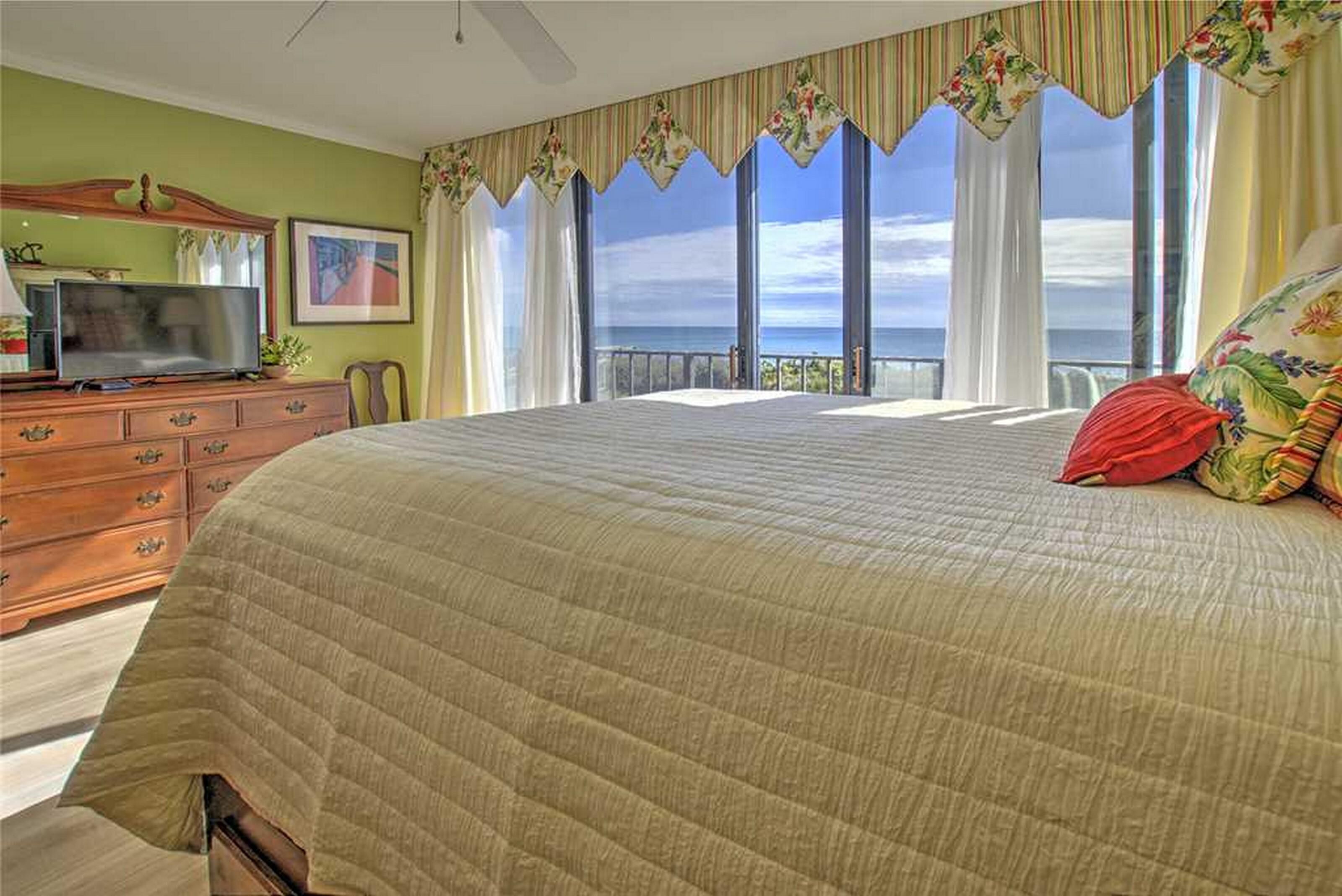 2 bedrooms, individually decorated, individually furnished, bed sheets
