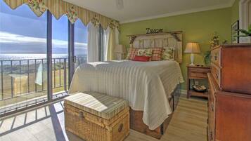 Condo, 2 Bedrooms, Ocean View | 2 bedrooms, individually decorated, individually furnished, bed sheets
