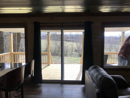 The Eagles Nest w/ Hot Tub- Natures Retreat!