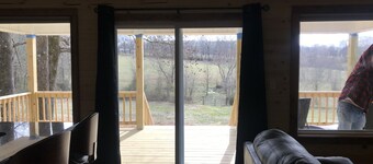 The Eagles Nest w/ Hot Tub- Natures Retreat!