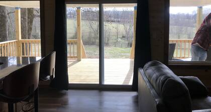 Kotkan pesä Lost Creekissä - Natures Retreat!