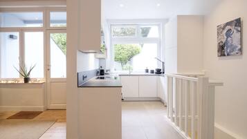 Deluxe Apartment | Private kitchen | Oven, stovetop, dishwasher, espresso maker