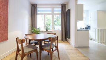 Deluxe Apartment | In-room dining