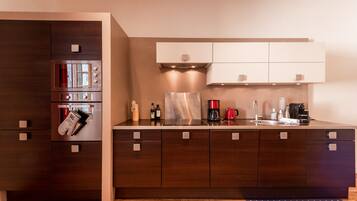 Microwave, dishwasher, coffee/tea maker, toaster