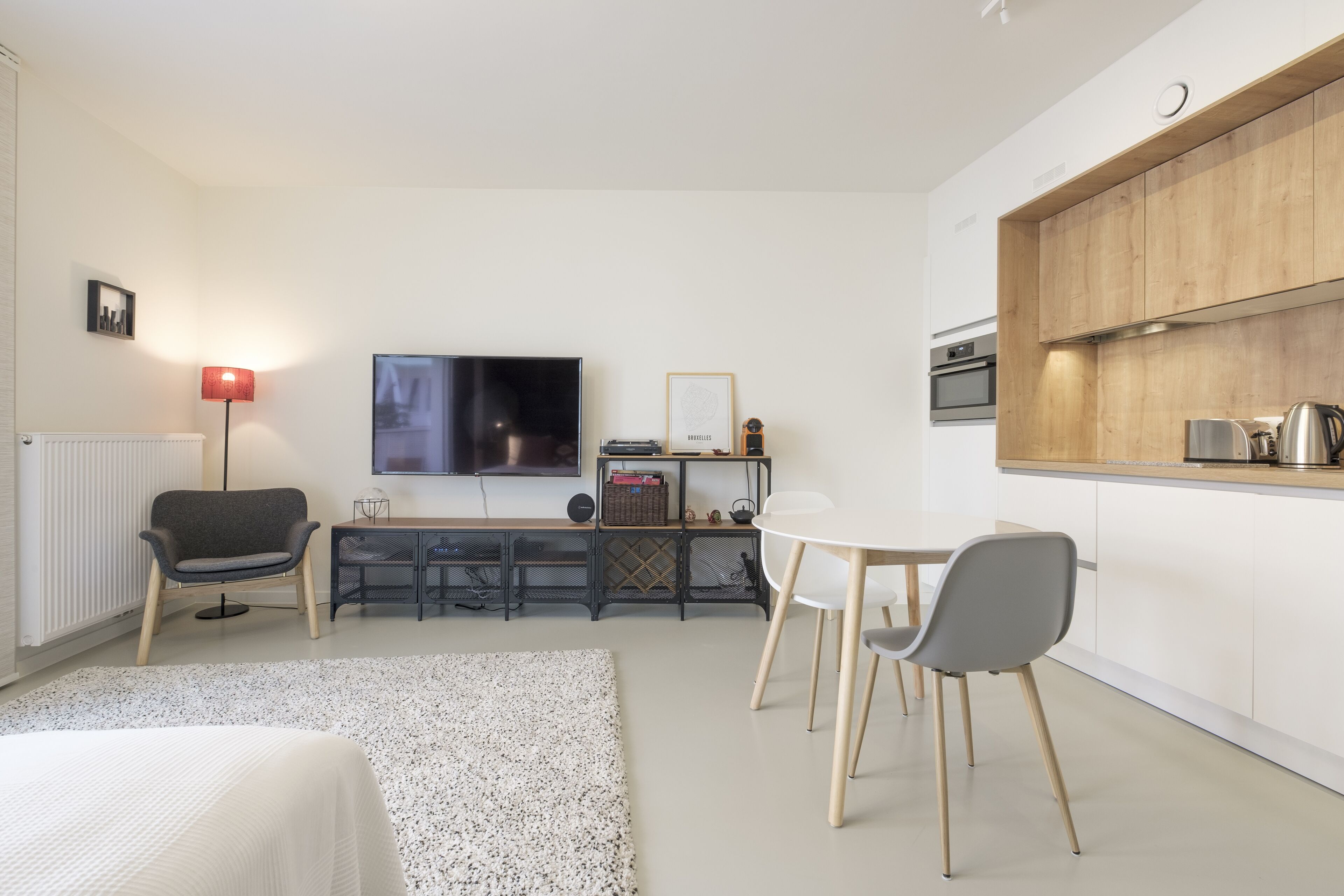Comfort-Apartment | Wohnbereich | 120-cm-Flachbildfernseher mit Kabelempfang, Fernseher
