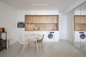 Comfort Apartment | Private kitchenette | Fridge, oven, stovetop, dishwasher - Louis en Ville (Brussels)