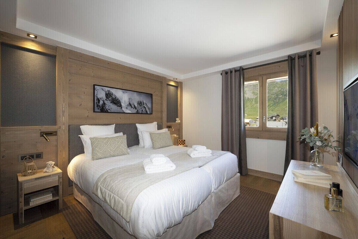 In-room safe, soundproofing, cribs (free), WiFi (free)
