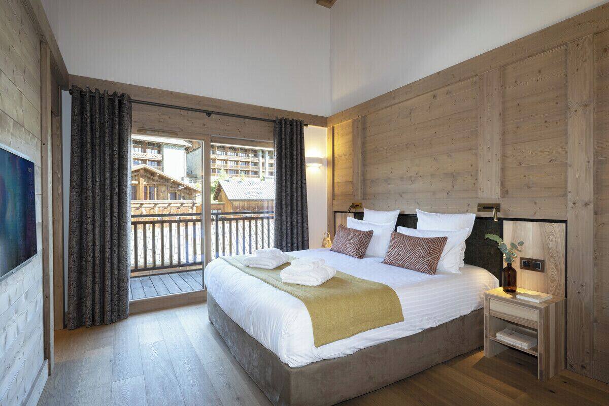 In-room safe, soundproofing, cribs (free), WiFi (free)