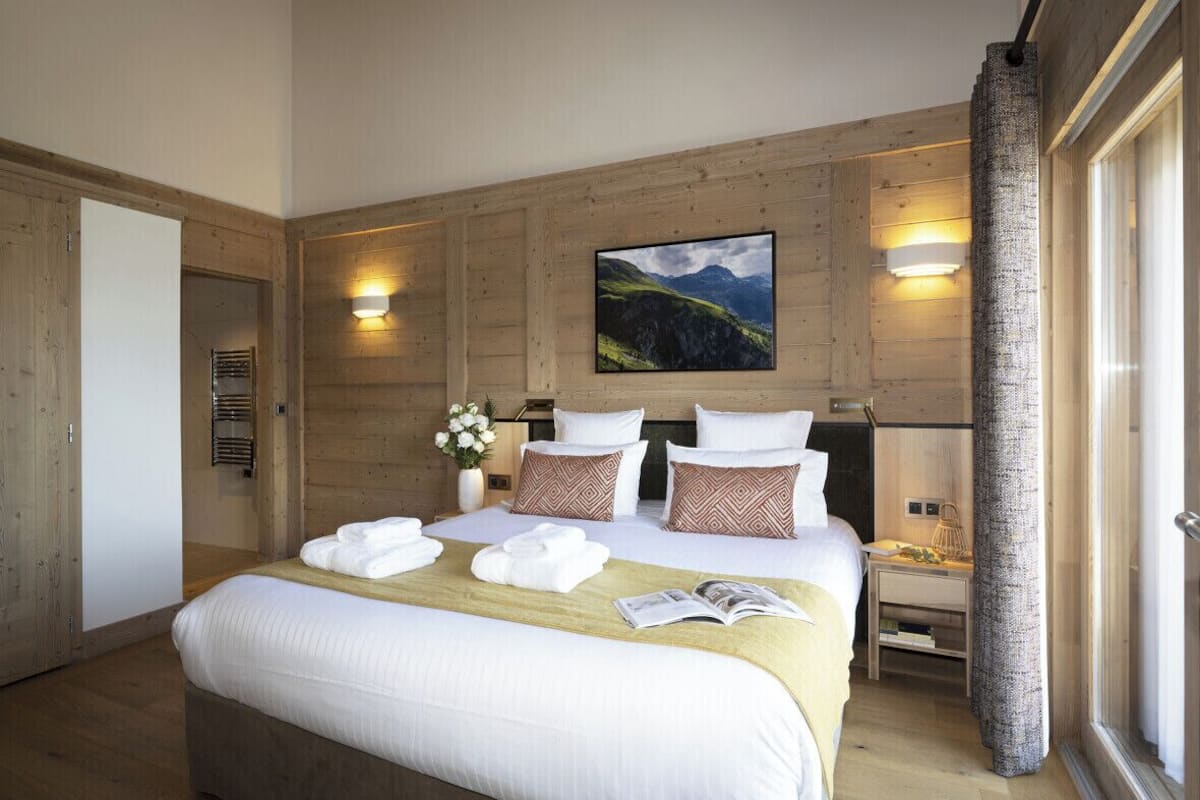 In-room safe, soundproofing, cribs (free), WiFi (free)
