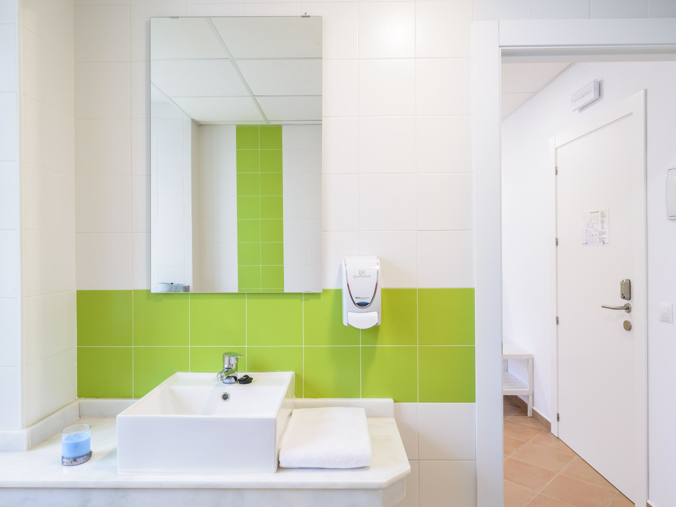 卫生间洗手盆