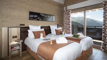 Apartment (Suite) | Minibar, in-room safe, desk, free cribs/infant beds