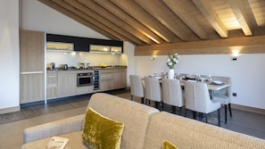 Executive Apartment (Suite) | Living area | 30-inch flat-screen TV with satellite channels, TV - MGM Hôtels & Résidences – Hôtel Alpen Lodge (Montvalezan)