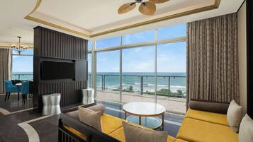 Suite presidencial, 2 habitaciones, vista al océano | Ropa de cama de alta calidad, edredón, camas con pillow-top y minibar