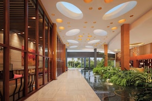 3 bars/lounges, lobby lounge, rooftop bar - Sheraton Kosgoda Turtle Beach Resort (Kosgoda)