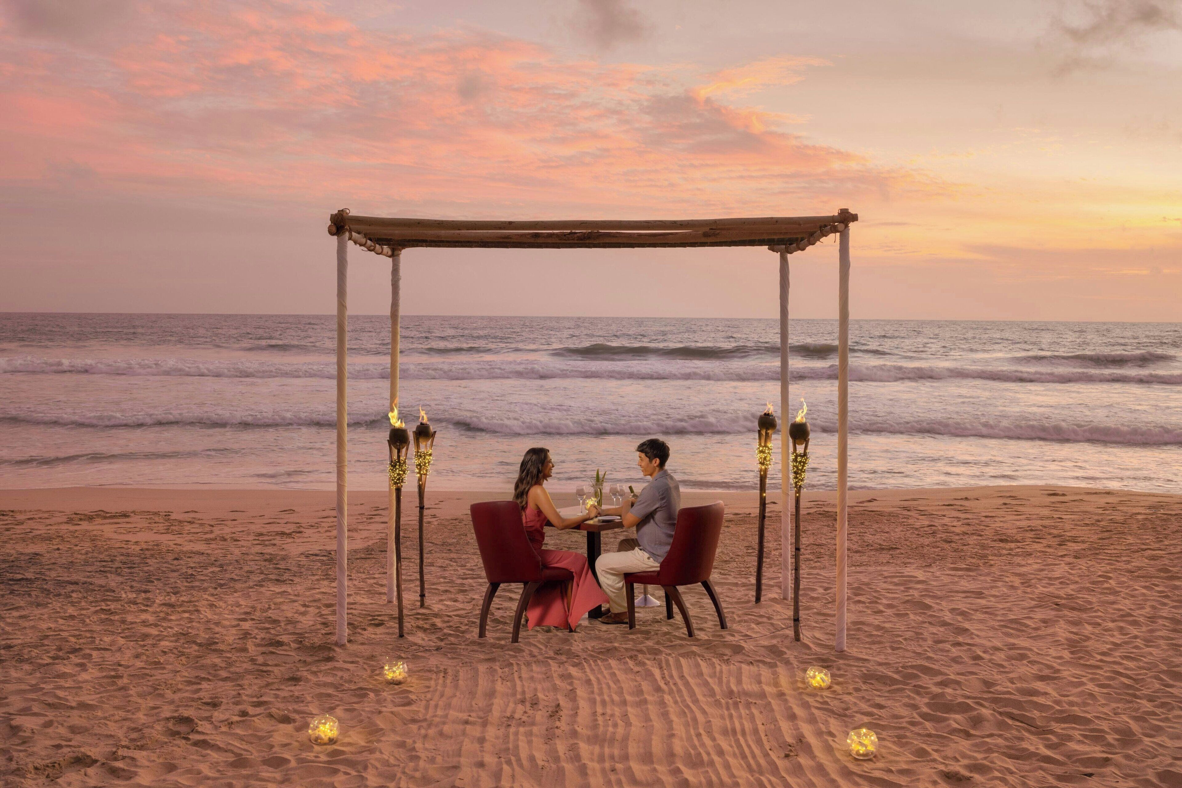 2 restaurants; breakfast, lunch, dinner and brunch served 
