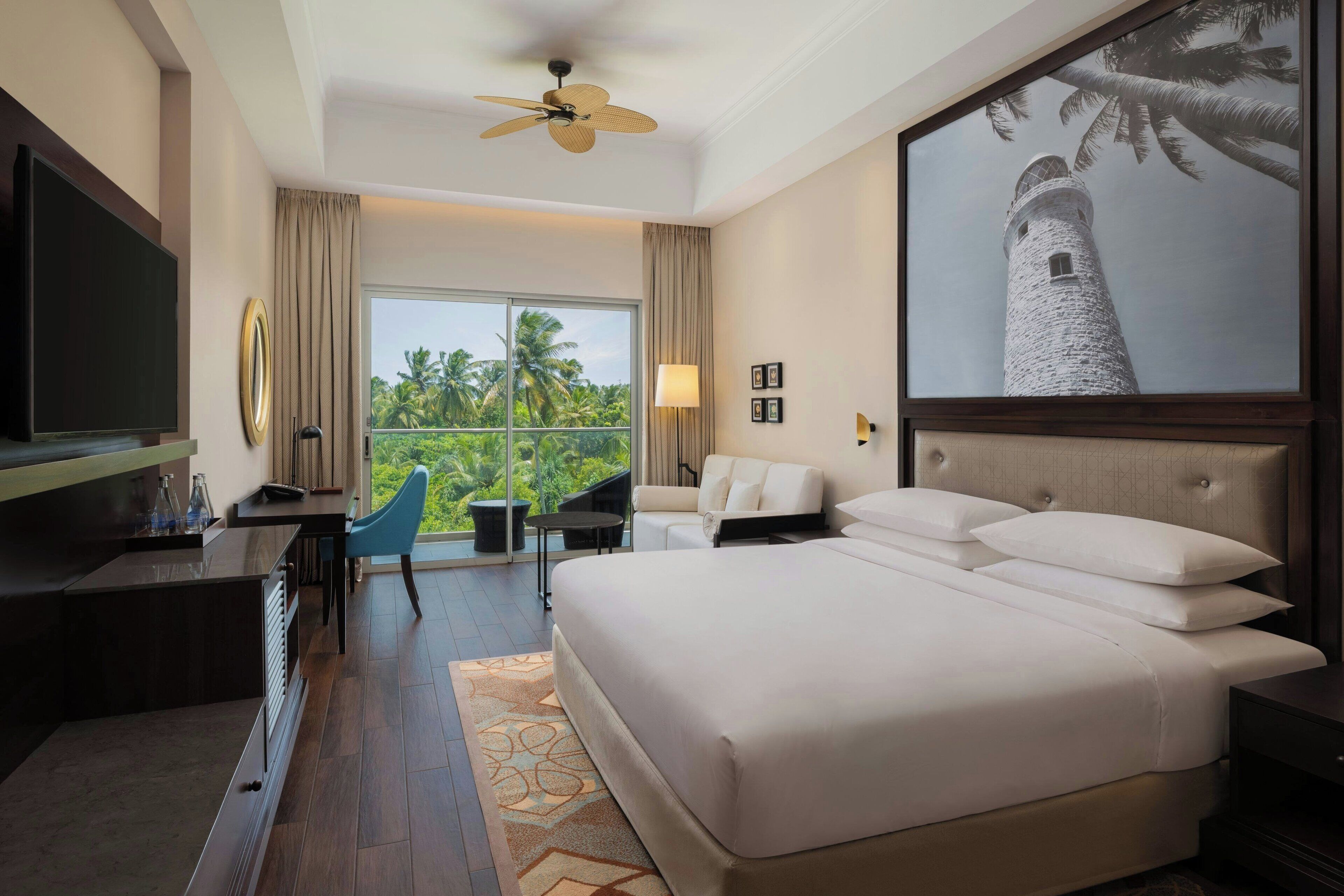 Room, 1 King Bed | Premium bedding, down comforters, pillowtop beds, minibar