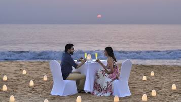 2 restauranter; severer morgenmad og lokale og internationale retter