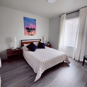 3 عدّة غرف نوم ومكواة/لوح كي وسرير سفر وواي فاي مجانًا