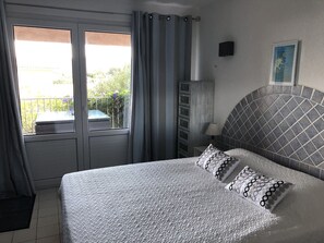 Fer et planche à repasser, Wi-Fi, draps fournis