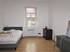 1 bedroom, WiFi, bed sheets - Bright, cozy apartment with a feel-good character (Graz)