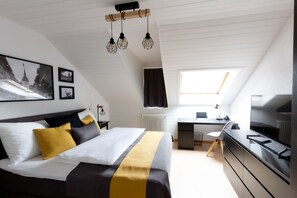 3 bedrooms, iron/ironing board, WiFi, bed sheets