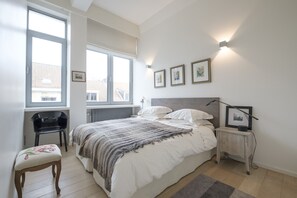 Apartemen Deluks | 2 kamar tidur, setrika/meja setrika, Wi-Fi gratis, dan seprai linen