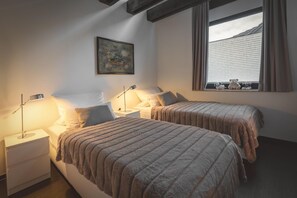 3 chambres, fer et planche Ă repasser