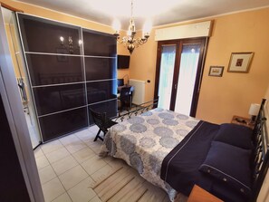 1 chambre, fer et planche à repasser, draps fournis