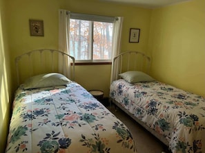 4 bedrooms, WiFi, bed sheets