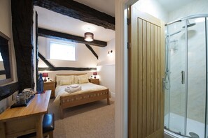 Habitación doble (The Quirky) | Tabla de planchar con plancha, wifi gratis y ropa de cama 