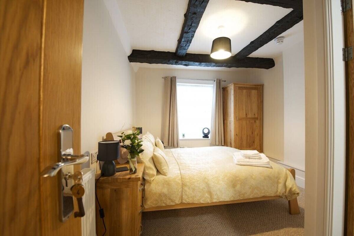 Iron/ironing board, free WiFi, bed sheets