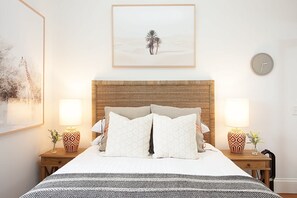Desk, iron/ironing board, WiFi, bed sheets