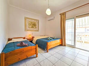 Comfort Triple Room | Blackout curtains, iron/ironing board, free WiFi, bed sheets - Hotel Exarhos (Katerini)