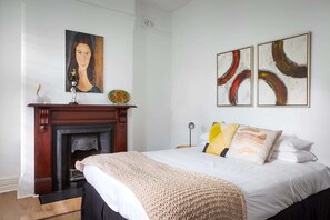 3 dormitorios, escritorio, tabla de planchar con plancha y wifi