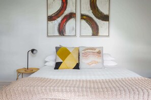 3 Schlafzimmer, Schreibtisch, Bügeleisen/Bügelbrett, WLAN