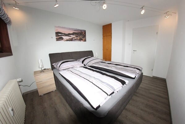 2 habitaciones, cuna de viaje, wifi y ropa de cama