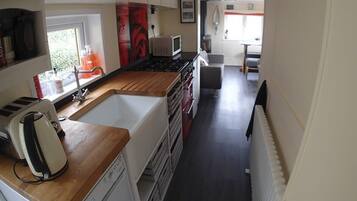 雪櫃、微波爐、焗爐、爐具