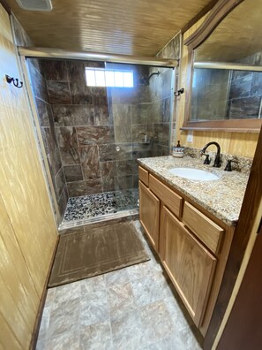 Shower, hair dryer, towels, soap - Cozy Cabin on Ranch by Lake Ray Roberts! (Pilot Point)