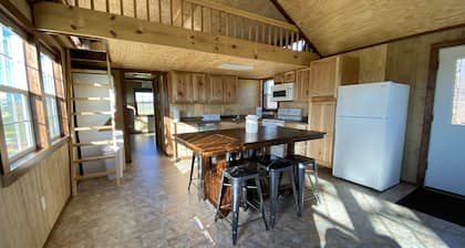 Cozy Cabin on Ranch by Lake Ray Roberts!