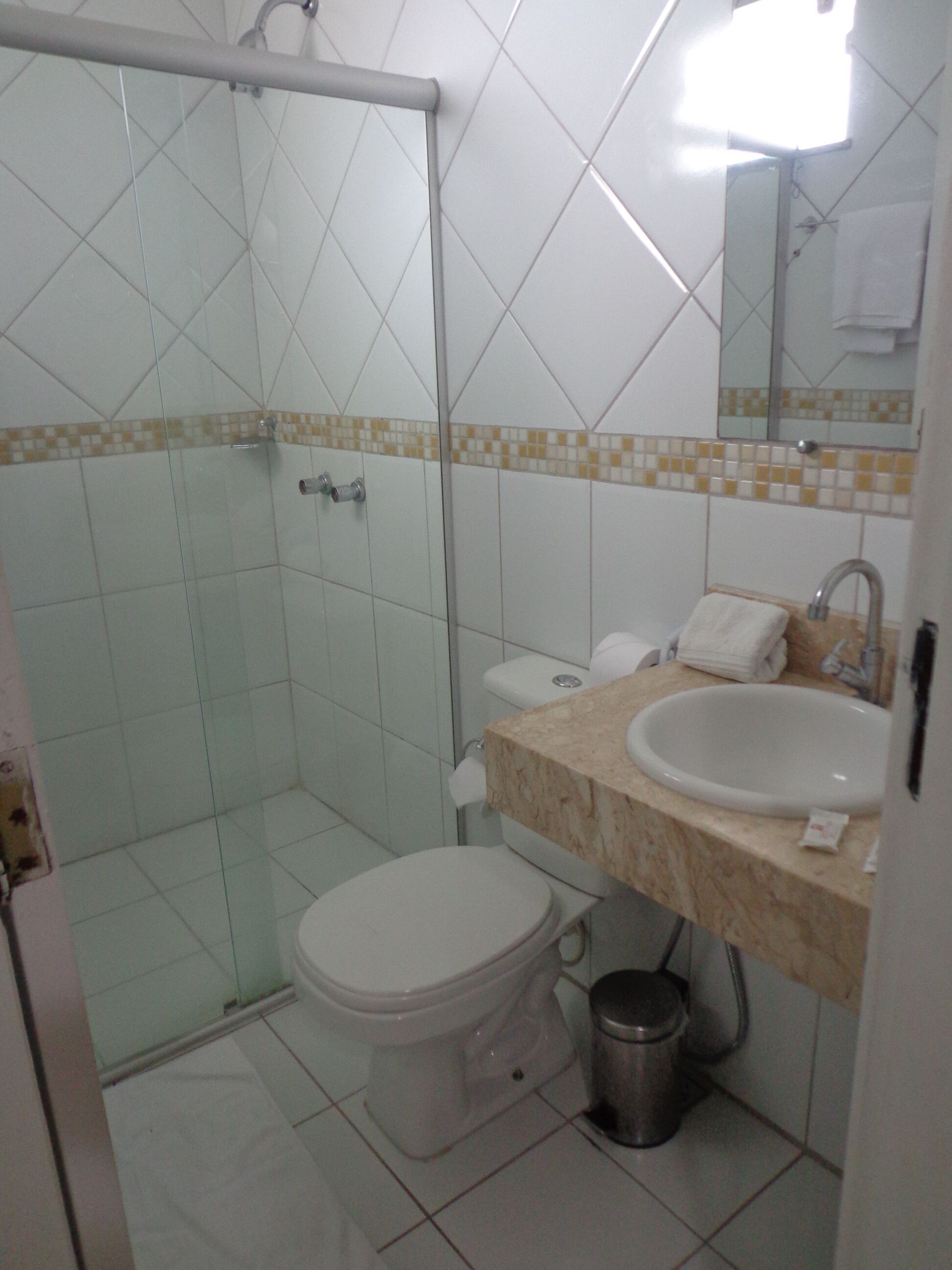 Quarto casal conforto | Banheiro | Chuveiro, produtos de toalete grátis