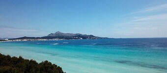 House with pool a few steps from the beach
