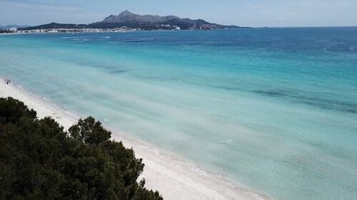 House with pool a few steps from the beach