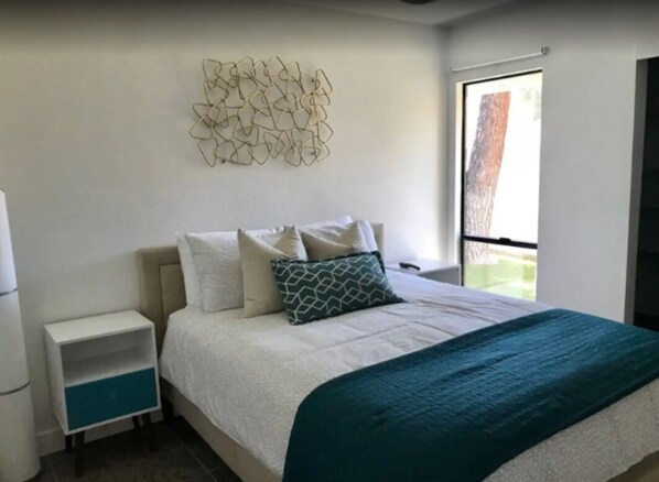 2 bedrooms, desk, iron/ironing board, travel crib