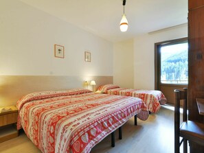 3 bedrooms, travel crib, free WiFi