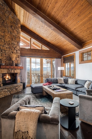 TV, fireplace. Outpost: Crystal Springs 405 - Ski-In/Ski-Out!
