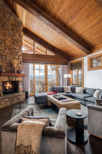 Outpost: Crystal Springs 405 - Ski-In/Ski-Out!