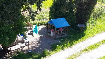 Tempat bermain anak - outdoor