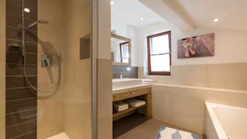 Premium Apartment (Nr. 2) | Bilik Mandi | Kelengkapan dandanan diri percuma, pengering rambut, tuala disediakan