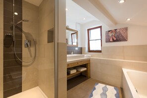 Premium Apartment (Nr. 2) | Bathroom - Zaißlhäusl Hof Ferienwohnungen (Uebersee)