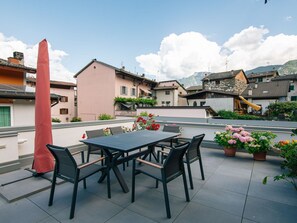 Outdoor dining - Lovely apartment for 4 guests with WIFI, TV, patio and pets allowed (Caldonazzo)